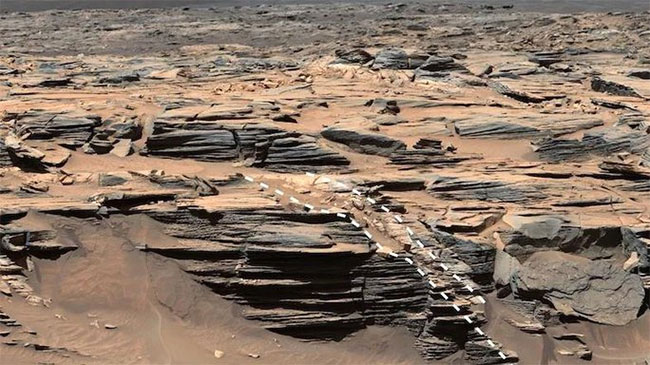 Curiosity tìm thấy đá opal trên sao Hỏa