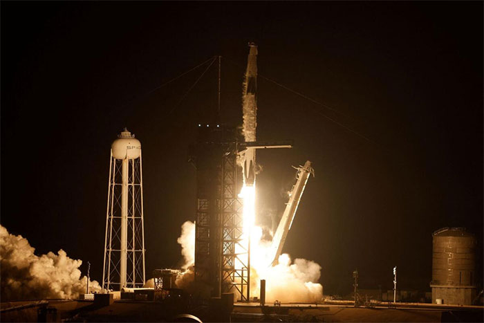 Falcon 9 và tàu Dragon của SpaceX phóng thành công lên ISS