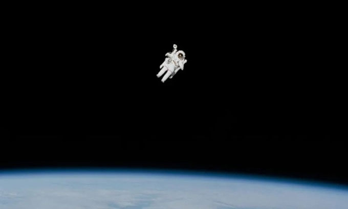 Bruce McCandless II và bước tiến lịch sử trong khám phá vũ trụ