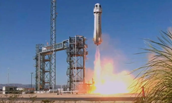 Chuyến bay mới của Blue Origin đưa Ed Dwight lên rìa vũ trụ