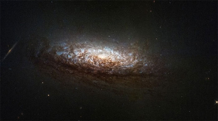 Hubble hoạt động trở lại với hình ảnh NGC 1546